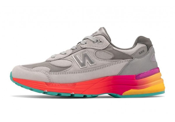 Кроссовки New Balance 992 с яркой подошвой бежевые купить в Москве